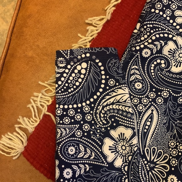 Old Navy Active Small Petite Go-Dry Workout Leggings - Picture 6 of 8